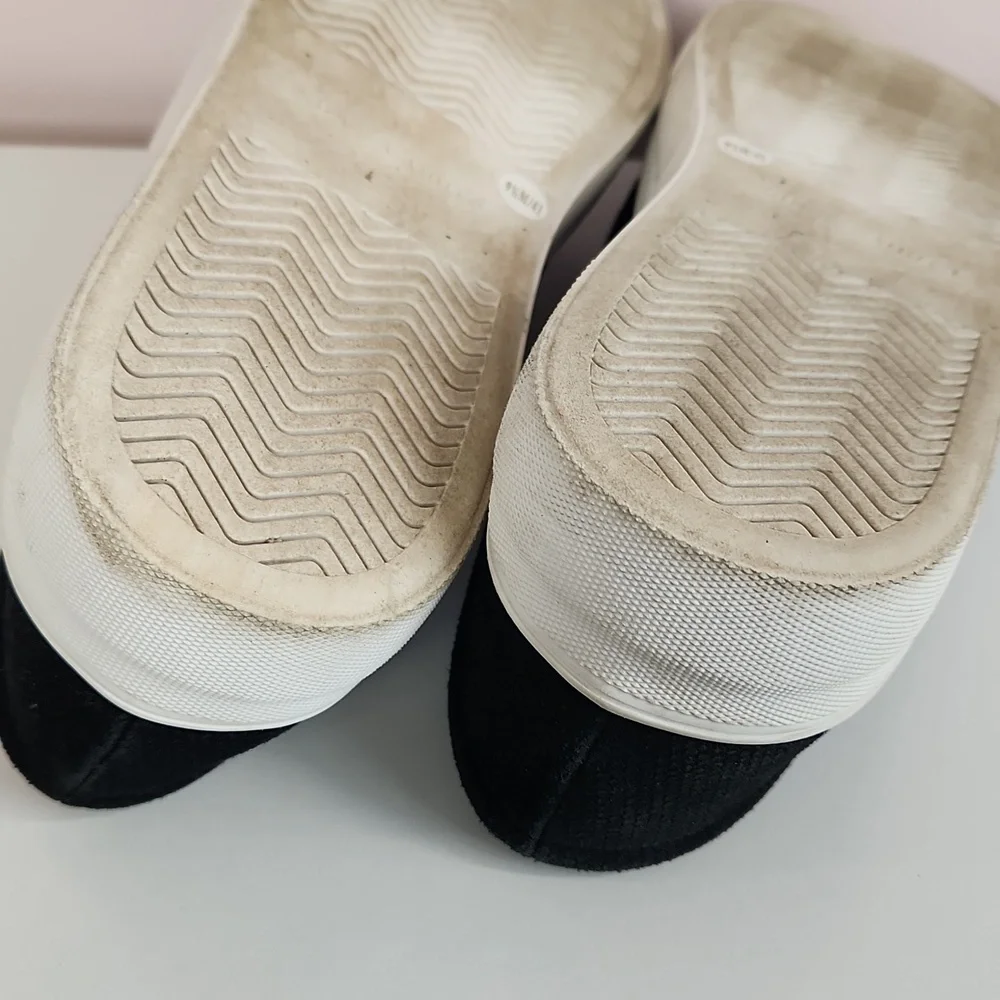 Vince Camuto VP- Korli Black Loafers, size 9.5